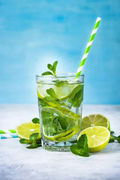 Tradição Bebida de verão mojito — Fotografia de Stock