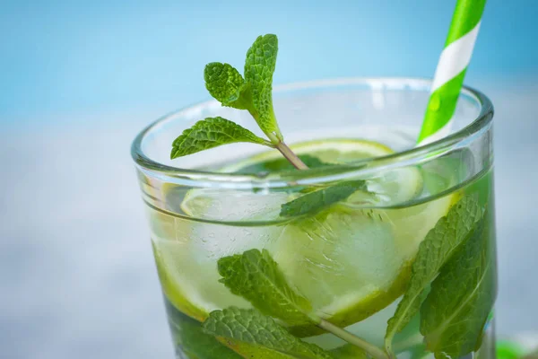 Tradición Bebida de verano mojito —  Fotos de Stock