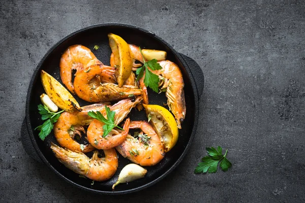 Gamberetti Gamberetti arrosto con limone e aglio — Foto Stock