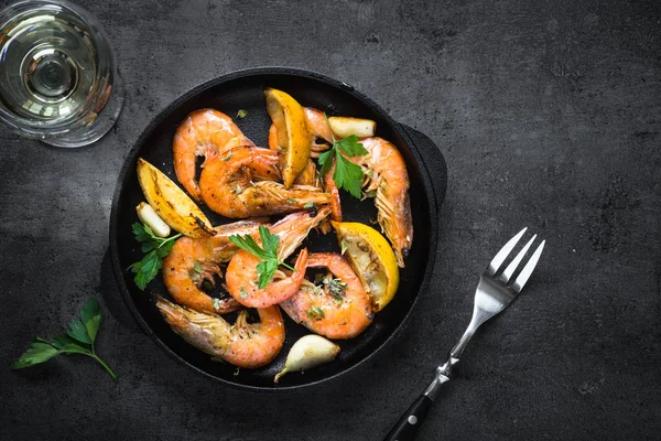 Limon ve Sarımsak Karides karides kavrulmuş