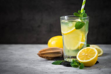 Limonata geleneksel yaz içeceği.