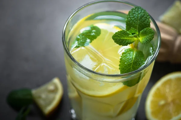 Lemonad traditionella sommardrink. — Stockfoto