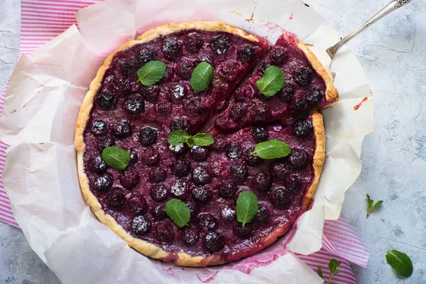 Sweet cherry cake pie tart. — Stock Photo, Image