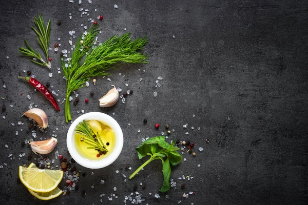 Selección de especias hierbas y verduras . — Foto de Stock