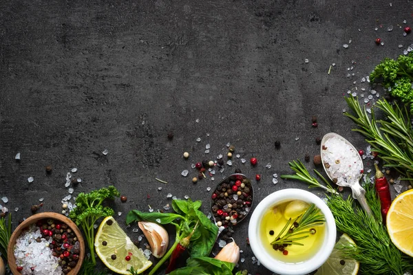 Selección de especias hierbas y verduras . — Foto de Stock