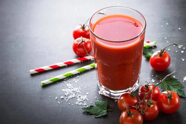 Färsk tomatjuice — Stockfoto