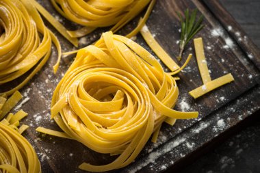 İtalyan ham ev yapımı makarna tagliatelle.