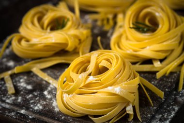 İtalyan ham ev yapımı makarna tagliatelle.