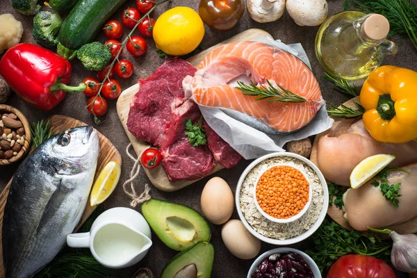 Kiegyensúlyozott étrend. Az egészséges táplálkozás szerves élelmiszer. — Stock Fotó