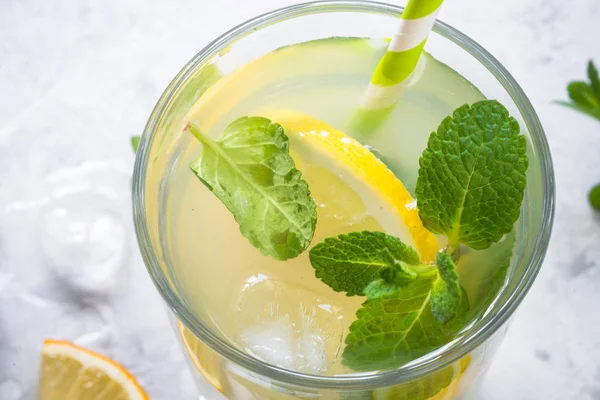 Limonade. traditionelles Sommergetränk. — Stockfoto