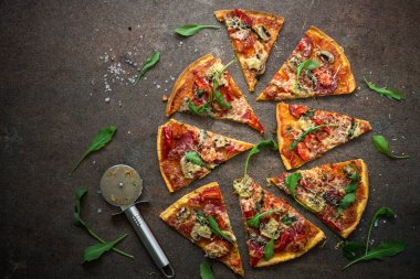 Geleneksel İtalyan pizzası