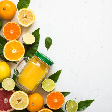 Narenciye suyu güler yüzlü ve malzemeler