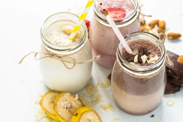 Banana chocolate and strawberry milkshakes — Stock Photo, Image