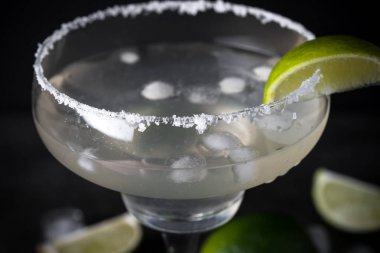 Margarita kokteyl kara günü