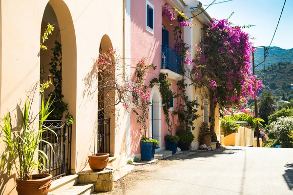 Traditional Greek houses and streets. — Stock Photo, Image