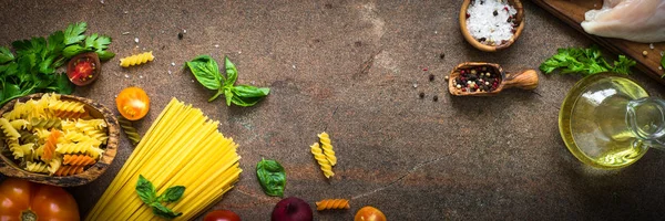 İtalyan yemeği arka plan. Makarna ve et. — Stok fotoğraf
