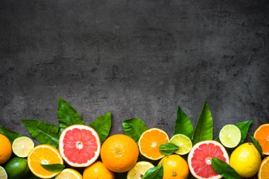 Taze narenciye meyve ürün yelpazesine siyah. 