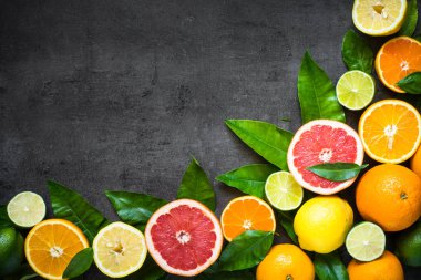 Taze narenciye meyve ürün yelpazesine siyah. 