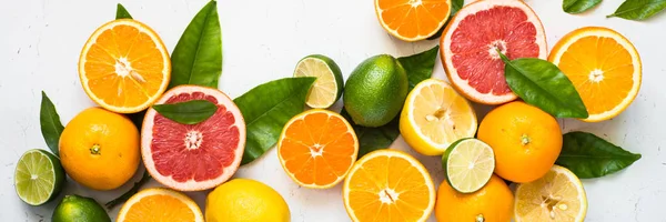 Taze narenciye meyve karışım beyaz. 