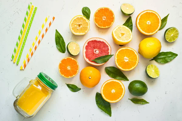 Citrusové šťávy smoothie a ingredience — Stock fotografie