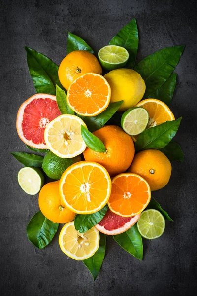 Taze narenciye meyve ürün yelpazesine siyah. 