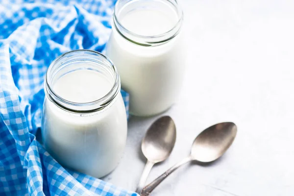 Fresh homemade greek yogurt in glass jars. — Stock Photo, Image