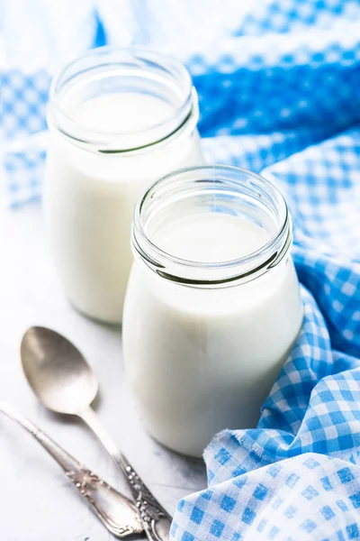 Fresh homemade greek yogurt in glass jars. — Stock Photo, Image