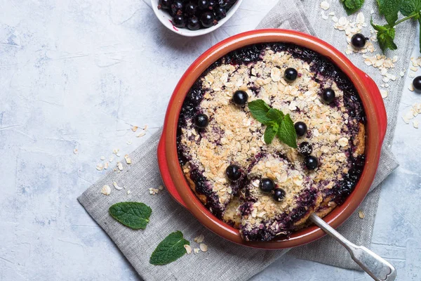 Homemade black currant crumble pie. — Stock Photo, Image