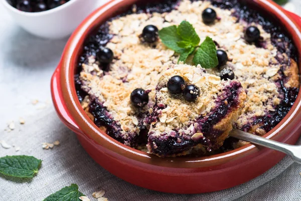 Ev yapımı Siyah frenk üzümü parçalamak pasta.