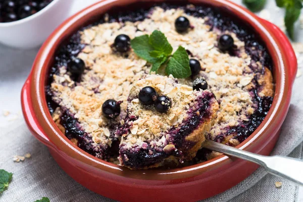 Ev yapımı Siyah frenk üzümü parçalamak pasta.