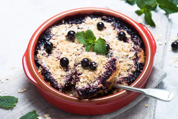 Homemade black currant crumble pie. — Stock Photo, Image