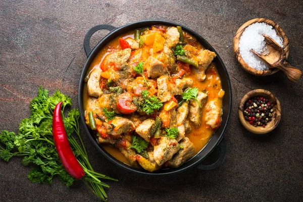 Taze et. Çiğ domuz eti biftek.