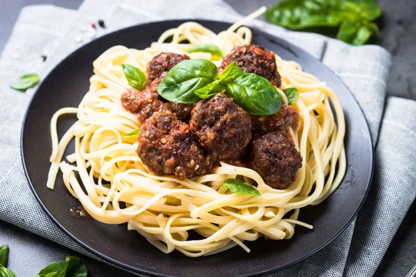 Albóndigas en salsa de tomate. — Foto de Stock