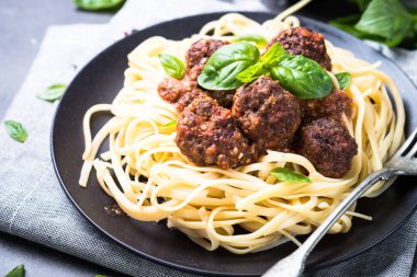 Domates soslu köfte.. 