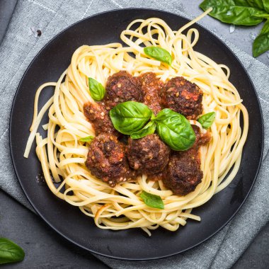 Domates soslu köfte.. 