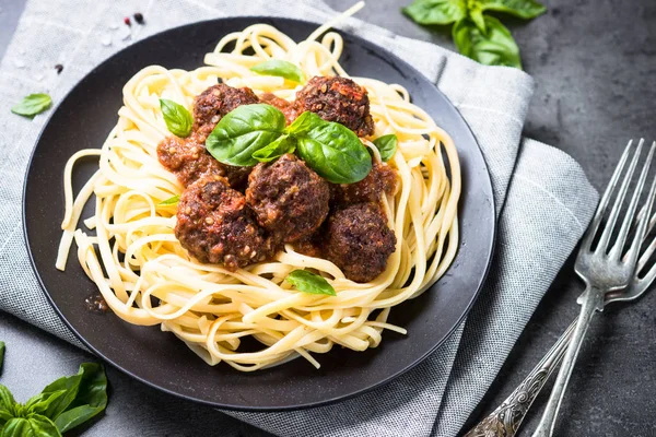 Albóndigas en salsa de tomate. — Foto de Stock