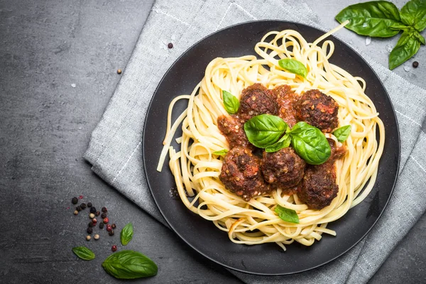 Domates soslu köfte.. 