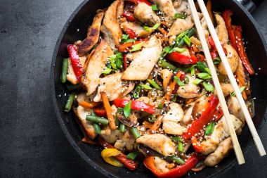 Sebzeli tavuk stir fry.