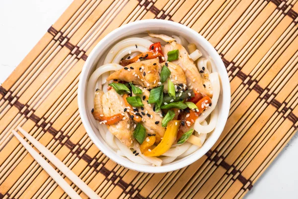 Udon tavuk kizartma noodles.