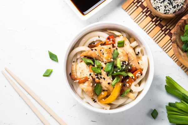 Udon stir-fry noodles with chicken on white. — Stock Photo, Image