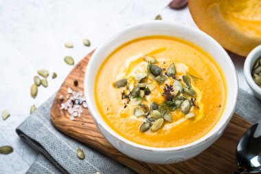 Kabak ve havuç çorbası Krem. 
