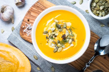 Kabak ve havuç çorbası Krem. 