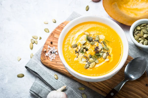 Sopa de creme de abóbora e cenoura . — Fotografia de Stock