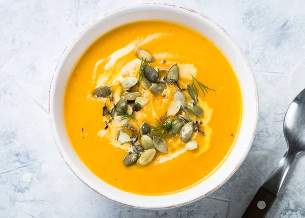 Kabak ve havuç çorbası Krem. 