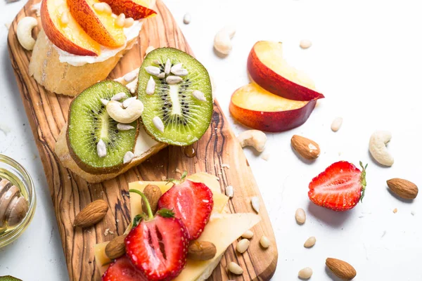 Fresh sweet fruit sandwiches. — Stock Photo, Image