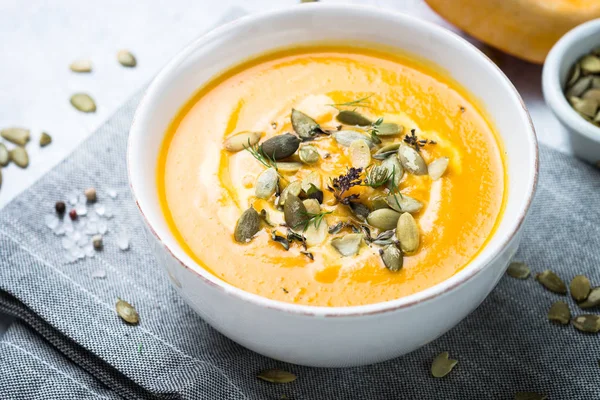 Sopa de creme de abóbora e cenoura . — Fotografia de Stock