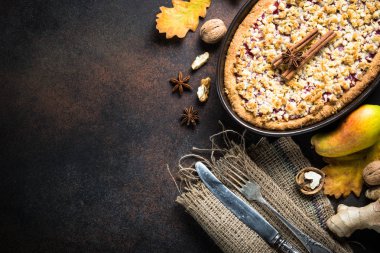 Sonbahar pasta kek meyve zencefil ve baharat ile. 