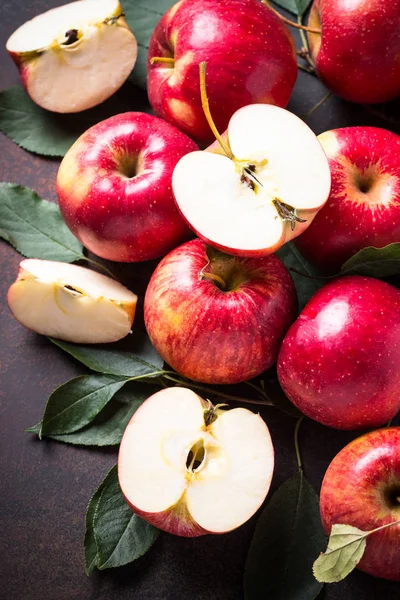 Red apples on the table. — Stock Photo, Image