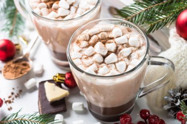 Noel sıcak çikolata veya kakao krema ile.