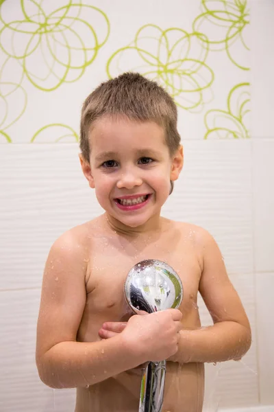 Niño de baño chico —  Fotos de Stock